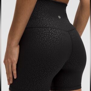LULULEMON ALIGN HR 6” SHORTS IN LEOPARD DAISY EMBOSS BLACK SZ 6 NWT